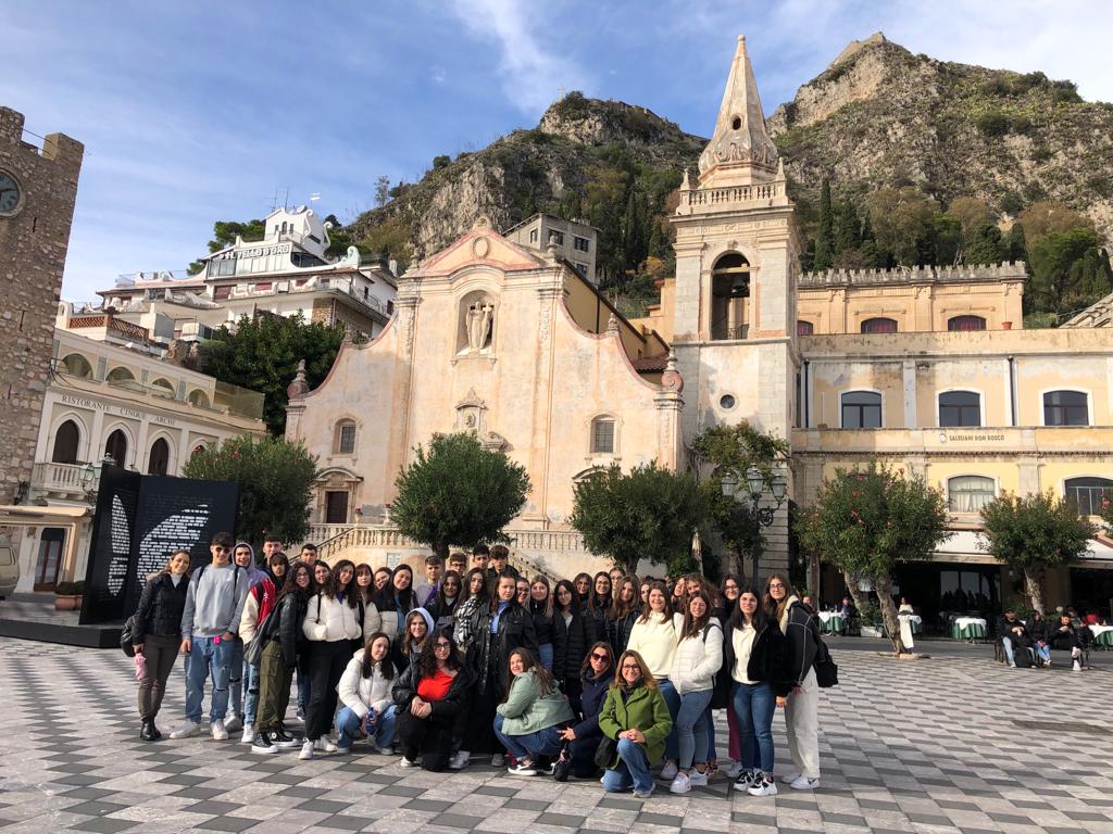 Il viaggio in Sicilia tra arte, storia e cultura per gli alunni del Turistico